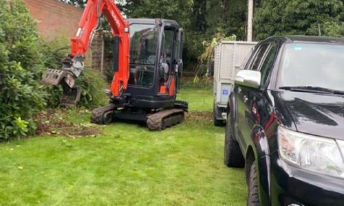 De Bast Groenbedrijf in actie gazonaanleg vanuit Geel
